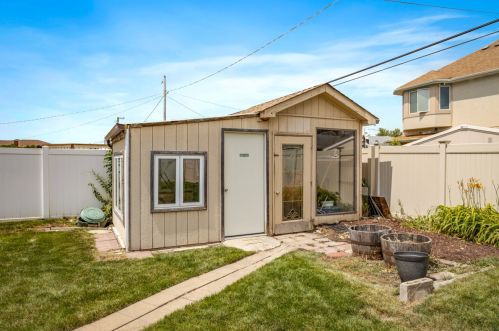 8232 Catherine Ave, Chicago IL 60656-1110 exterior