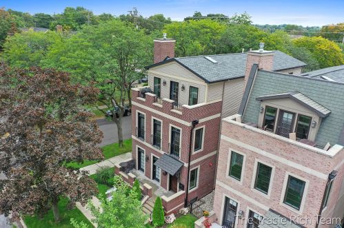 548 Fairview Ave, Grand Rapids, MI 49503-1517