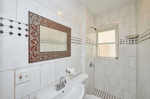 6635 Campbell Ave, Chicago IL 60645-5018 exterior