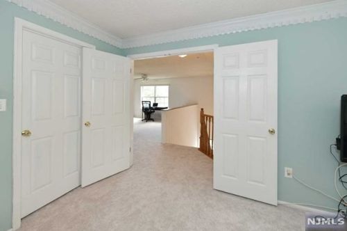 1037 Cambridge Ct, Mahwah NJ 07430-3249 exterior