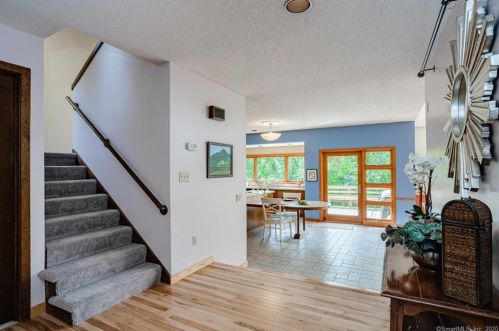 12 Rdg Rd, Farmington CT 06032-3020 exterior