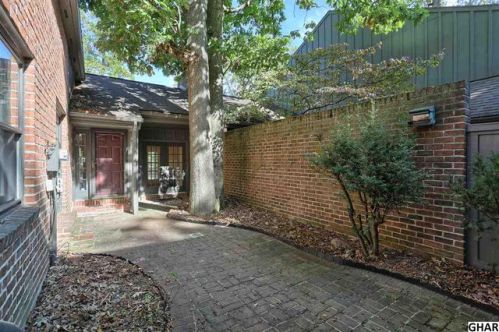 1203 Limerick Ct, Hummelstown PA  17036-9152 exterior