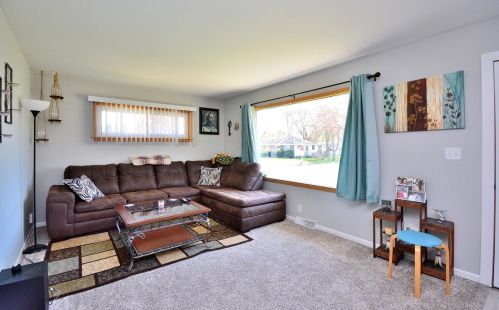 8000 Norwich St, Milwaukee, WI 53220-2273