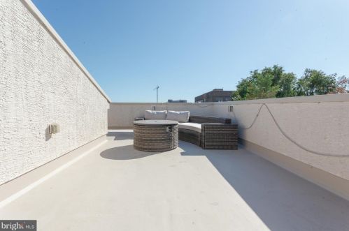 1026 Leithgow St, Philadelphia PA 19123-1421 exterior