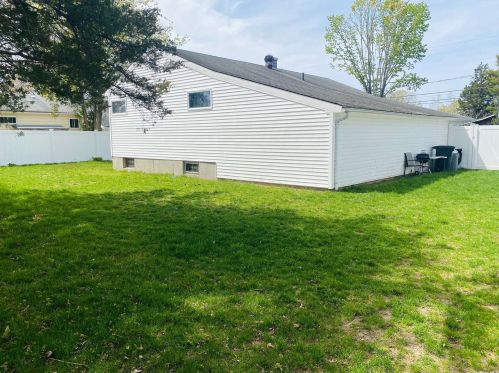 32 Elm St, Central Islip NY  11722-4145 exterior