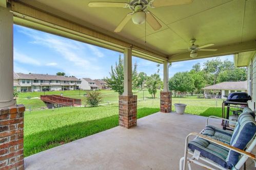 327 Cpe Conroe Dr, Montgomery TX 77356-5718 exterior