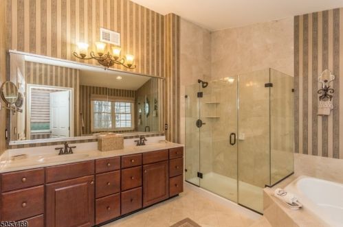 35 Mackenzie Ln, Parsippany NJ 07834-3723 exterior