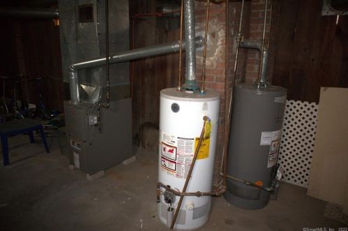 277 Olivia St, Derby CT 06418-1529 exterior