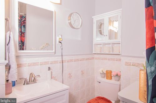 537 Godfrey Ave, Philadelphia PA 19126-3834 exterior