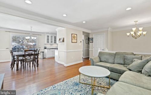 8213 Cooper St, Alexandria VA 22309-1052 exterior