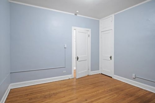 7327 Luella Ave, Chicago IL 60649-4109 exterior