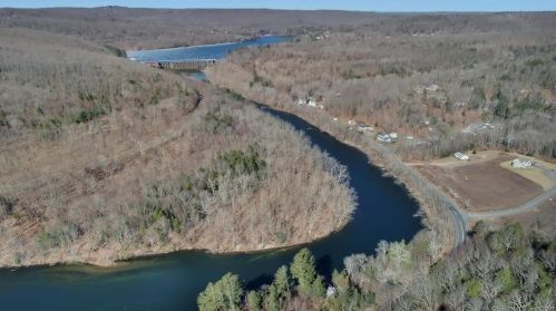 593 Roosevelt Dr, Seymour CT 06478-1739 exterior