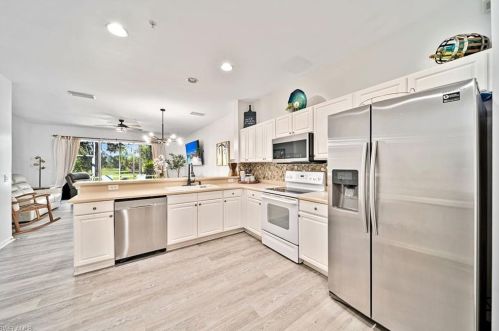 816 Hampton Cir, Naples FL 34105-4825 exterior