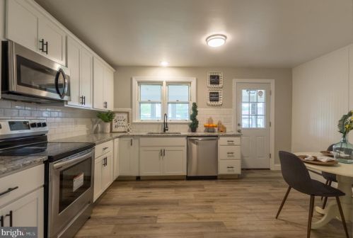 831 Hanover St, Pottstown PA  19464-4254 exterior