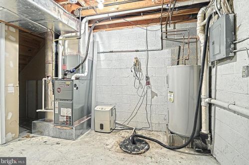 154 Ctr St, Hanover PA 17331-2828 exterior