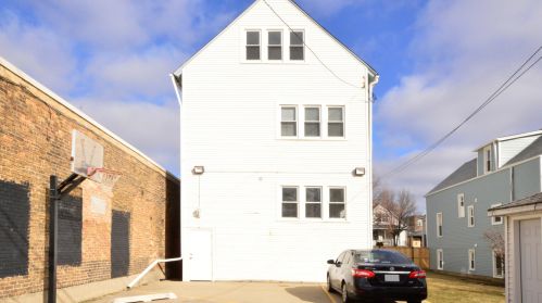 3148 Christiana Ave, Chicago IL 60618-6881 exterior