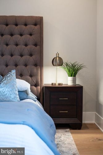 722 Broad St, Philadelphia PA 19146-3119 exterior