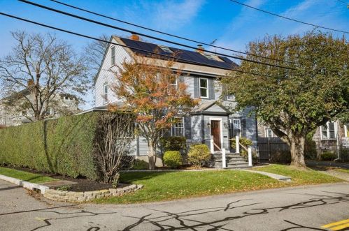 114 Kay St, Middletown, RI 02840-2847