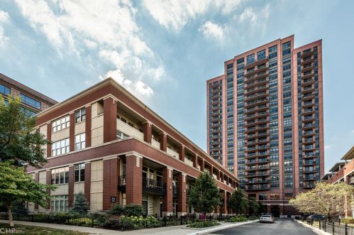 330 Jefferson St, Chicago IL  60661-1105 exterior