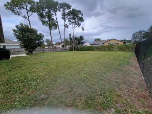 1433 Navajo Ln, Fort Pierce FL  34983-3147 exterior