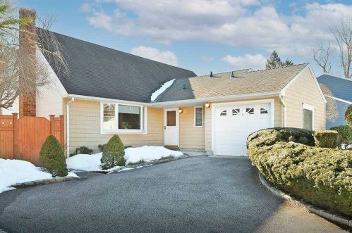 51 Arcadia Dr, Huntington Station, NY 11746-6935