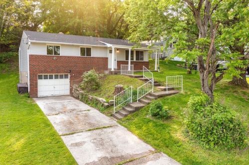 213 Laura Lee Dr, Moon Twp, PA 15108-1166