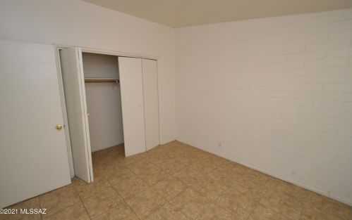 328 Navajo Rd, Tucson AZ  85705-3958 exterior