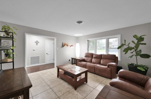 229 Elmwood St, Huntsville TX 77320-3408 exterior