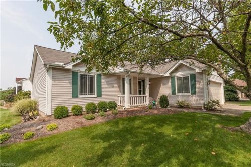 10012 Park View Cir, Cleveland, OH 44136-2643