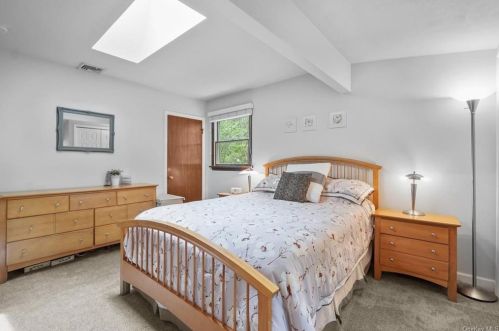 24 Tamarack Hl Dr, Poughkeepsie NY 12603-1112 exterior