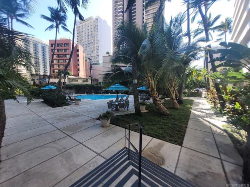 425 Ena Rd, Honolulu HI 96815-1735 exterior