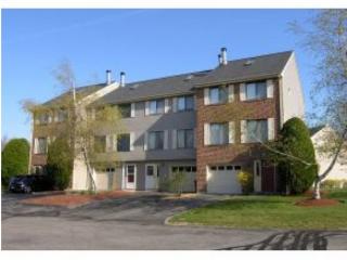 3 Rollins Ct, Merrimack, NH 03054-7018