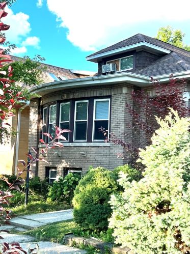 5741 Drake Ave, Chicago IL  60659-4401 exterior