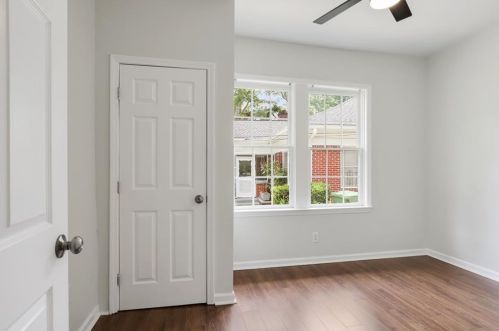 999 Cascade Rd, Atlanta GA  30311-2659 exterior