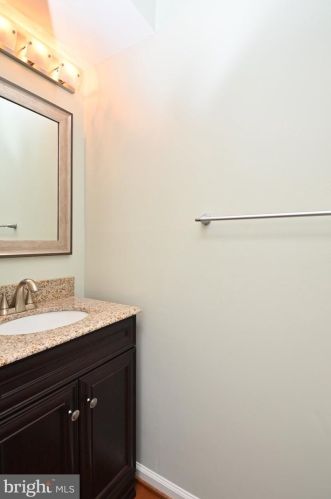 5648 Ridge View Dr, Alexandria VA  22310-1467 exterior