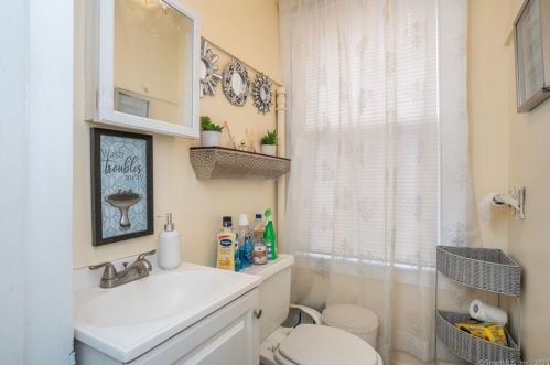 111 Eldridge St, Manchester CT  06040-5551 exterior