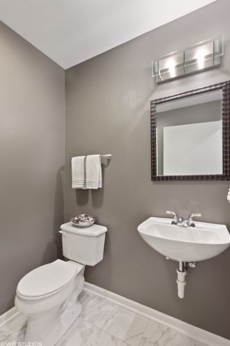 638 Oak St, Chicago IL  60610-7298 exterior