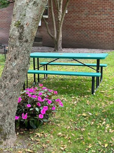 2 Morgan Mnr, Lenox MA  01240-2524 exterior