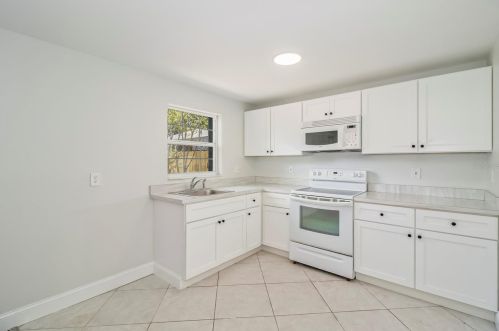 3614 Lykes Ave, Tampa, FL 33609-4510