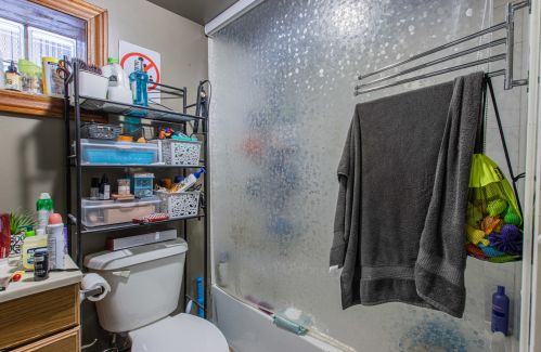 6343 Tripp Ave, Chicago IL 60646-4524 exterior