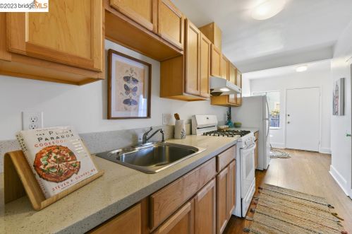 1241 Burnett St, Berkeley CA 94702-2407 exterior