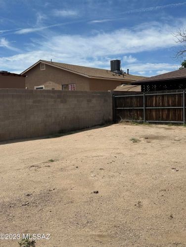 1765 Ransom Oaks Dr, Tucson AZ 85746-3173 exterior