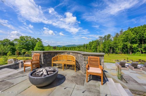 2 Kemble St, Lenox MA 01240-2816 exterior