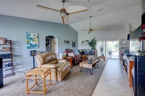 174 Dalton Cir, Fort Pierce FL 34953-5847 exterior