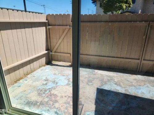 3044 Concord Dr, Oxnard CA 93033-5501 exterior