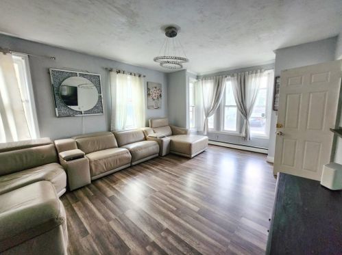 39 Vandewater St, Providence RI 02908-1623 exterior