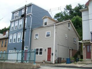 2728 Shelly St, Pittsburgh PA  15203-2515 exterior