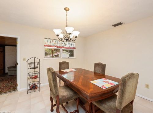 685 12 Ave, Naples FL 34120-6337 exterior