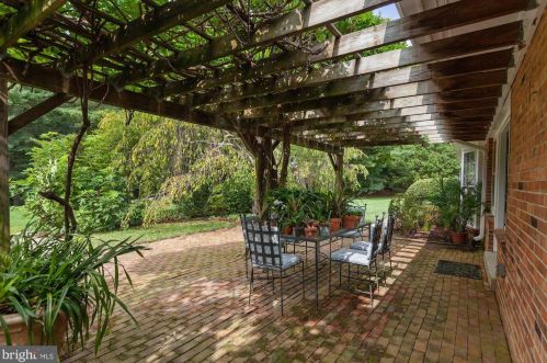 11009 Cripplegate Rd, Rockville, MD 20854-1630