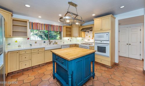 5925 Mina Vis, Tucson AZ 85718-4128 exterior